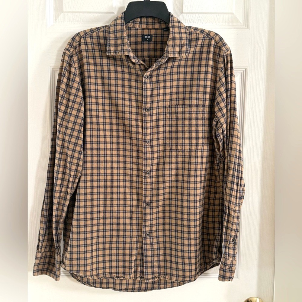 Uniqlo Mens Plaid Flannel Button Down Shirt Tan Navy Blue Size M
